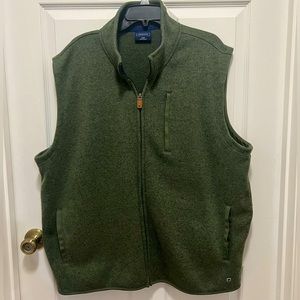 Crown & Ivy green zip up vest